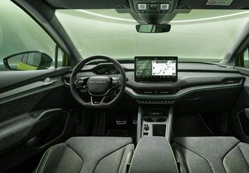 Представлен Skoda Enyaq RS 2025: новые адаптивные амортизаторы, матричные фары в базовой версии, больше динамики и запаса хода