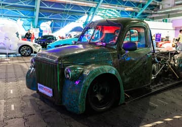 ГАЗ-51 не узнать. Машину оснастили 3,8-литровым V6 Dodge, коробкой Chrysler и пневмоподвеской