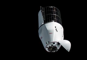 Космический корабль SpaceX Dragon успешно раскрыл парашюты и приводнился, доставив на Землю образцы с МКС
