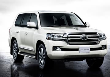 Toyota Land Cruiser 200 за 2,57 млн рублей, Nissan Х-Trail — за 820 тыс. В России распродадут машины с пробегом по выгодным ценам