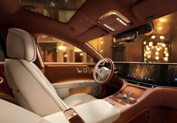 Замена Mercedes-Maybach S-Class длиной почти 5,5 м с крошечным радиусом разворота 3,8 м, мощностью до 864 л.с. и новейшими технологиями. Серийная версия Maextro S800 прибыла к дилерам