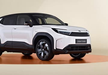 Младший брат Toyota Land Cruiser, с гарантией 10 лет или 300 000 км. Совершенно новый Toyota Urban Cruiser стартует от 32 995 евро