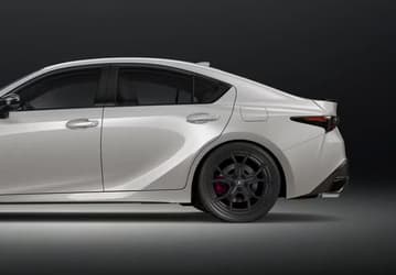 Сначала Lexus показала совершенно новый Lexus ES, а сейчас представила это: Lexus IS Ultimate Edition 2025 года получил 5,0-литровый мотор