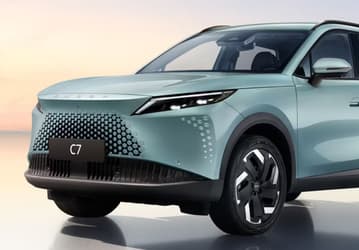 Конкурент Haval F7 и Geely Atlas от суббренда Chery. В России представлен Omoda C7: 150 л.с., полный привод и 5 лет гарантии