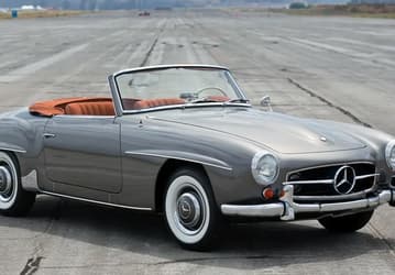 Легенда за 15,9 млн рублей: в Москве продают идеальный Mercedes 190 SL 1957 года