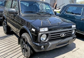 Это новая Lada Niva Legend Black со светодиодным освещением и противотуманными фарами. Инсайдер показал внедорожник на фото