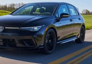 Volkswagen заплатит из своего кармана: компания не будет повышать цены на все свои автомобили до конца июня в США