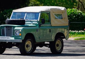 Представлены современные версии классических Land Rover — теперь вдвое быстрее