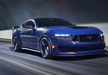 Американская «Темная Лошадка» с атмосферным 5,0-литровым мотором V8 уже в России. У дилера появился Ford Mustang Dark Horse 2025