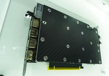 Вместо огромных и толстых монстров. Inno3D представила однослотовую GeForce RTX 5090