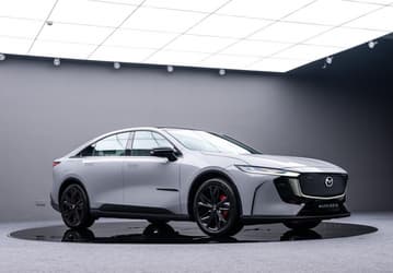 Новейшая «шестёрка» Mazda с запасом хода 1300 км и расходом 3,6 л на 100 км — дешевле $20 000. Заряженная Mazda EZ-6 Sports Edition выйдет 7 июня