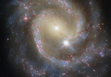 «Хаббл» показал спиральную галактику NGC 3507 в паре с необычным компаньоном