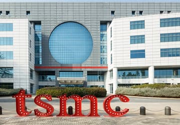 Чиповый гигант TSMC удваивает ставки в США: $100 млрд на кону в войне за полупроводники