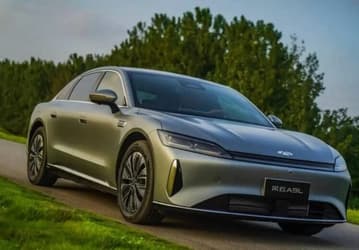 Дешёвая замена Toyota Camry с запасом хода более 2000 км не могла не стать хитом: на флагманский 5-метровый седан Chery Fulwin A9L оформлено более 50 000 заказов