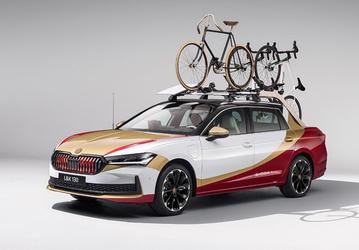Представлен новый Skoda Superb с холодильником и сдвижной дверью