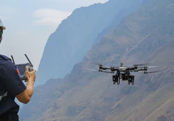 Представлен дрон DJI FC100, который вполне может поднять взрослого человека. Правда, он стоит как машина