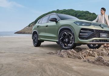 В России появился удлинённый Volkswagen Tayron L 2025 в богатой комплектации, с 220 л.с. и полным приводом: названа цена