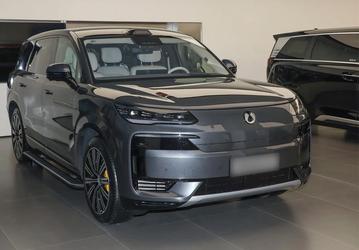 В два раза мощнее Li Auto L9, в два раза дешевле Land Cruiser 300: в России начали продавать большой гибридный кроссовер BYD Denza N9