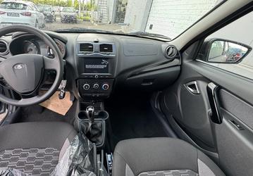 Lada Granta Active Cross с клиренсом почти 200 мм в разных цветах поступила к дилерам по цене 1,37 млн рублей. Новинку показали внутри и снаружи