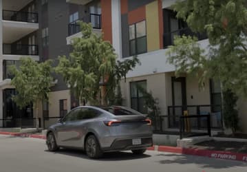 Самостоятельная доставка Tesla на скорости до 115 км/ч. Глава Xiaomi признал лидерство Tesla во многих областях