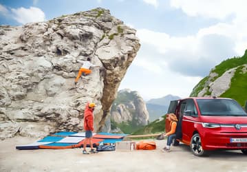 Представлены новейшие Volkswagen Multivan и California, которые могут ездить на бензине и электротяге