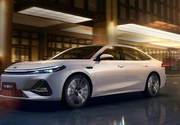 Замена Toyota Camry и Honda Accord с запасом хода более 2100 км, расходом 2 л на 100 км и ценой $14 000. Представлен новейший седан Geely Galaxy A7 EM-i 