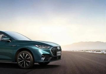 Улучшенная замена Toyota Camry. Новый бизнес-седан Chery Arrizo 8 Pro с 254-сильным мотором показали на официальных фото
