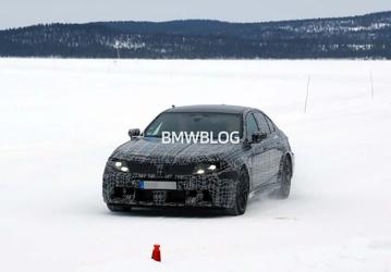 Флагманская «Акула» BMW — без огромных ноздрей — получит новую систему iDrive X и дополнительный экран для пассажира