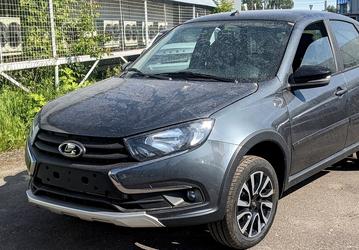 К дилерам поступили Lada Granta Active Cross с клиренсом почти 200 мм. Новинку показали со всех сторон