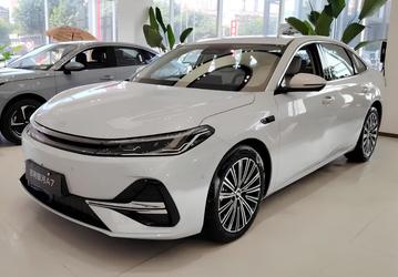 Замена Toyota Camry и Honda Accord с запасом хода 2100 км и расходом менее 3 л на 100 км по цене от $14 000: к дилерам прибыли новейшие седаны Geely Galaxy A7