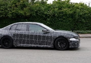 «Акулий» нос и более классический дизайн. Новую «тройку» BMW iM3 показали вживую
