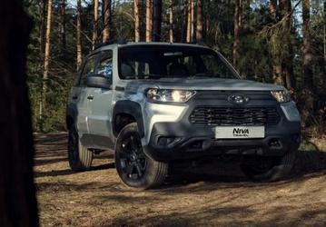 Lada Niva Travel 2025 с новым мотором, другим дизайном и улучшенными фарами. Презентация вместе с новым кроссовером Lada ожидается уже на ПМЭФ-2025