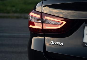 АвтоВАЗ упрощает Lada Aura: на ПМЭФ-2025 показали более дешёвую версию 