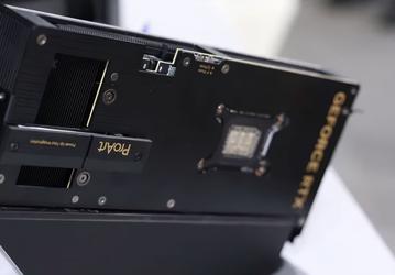 Asus построила самую необычную GeForce RTX 5080 — в ней GPU повернут на 90 градусов
