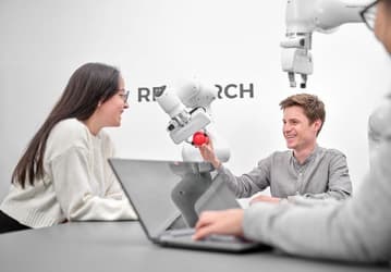 Google DeepMind представила модель для роботов Gemini Robotics On-Device, которая работает без интернета и в реальном времени