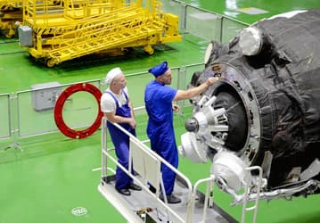 Проверили в последний раз и закрыли обтекателем: «Прогресс МС-31» готов к общей сборке с ракетой