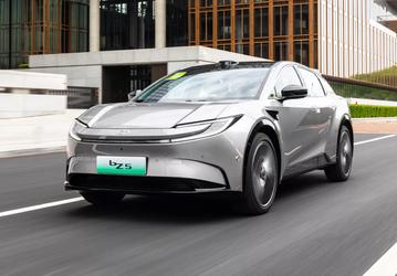 Новейший кроссовер Toyota bZ5 для Китая оказался дешевле подержанной Toyota Corolla в США: 268 л.с. и хорошее оснащение всего лишь за 18 тыс. долларов