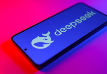 Охота на DeepSeek не прекращается: Германия требует удалить чат-бот из магазинов приложений Apple и Google