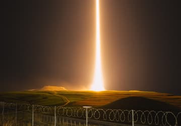 Rocket Lab запустила радиолокационный щит Земли в миссии Get the Hawk Outta Here из Новой Зеландии
