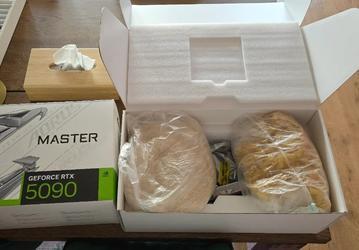 Купил GeForce RTX 5090, а получил пакет риса, макарон и какую-то неопознанную старую видеокарту. Это история жителя Нидерландов