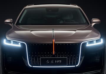 Китайская альтернатива Mercedes S-класса и «семерки» BMW сильно подешевела в России. Дилер продает Hongqi H9 со скидкой 3,4 млн рублей