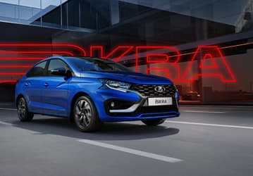 Блогеры попытались купить Lada Iskra: машины у дилера не оказалось, версий с вариатором нет ни в Москве, ни в Тольятти