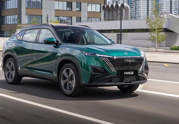 В Россию прибыл новый кроссовер размером с Geely Atlas, «зимним пакетом», антикором и русификацией — всего 2,55 млн рублей. Стартовали продажи Dongfeng Mage с мотором Honda