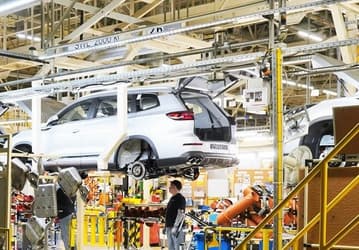 Сборка Xcite остановилась. Бывший завод Nissan, где выпускали Lada X-Cross 5, а также планируют собирать Lada Iskra, ушёл в отпуск