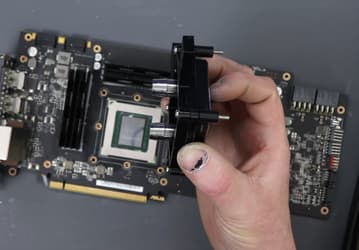 Бюджетная и слабая GeForce RTX 5050 против некогда флагманской GTX 1080 Ti. Сравнение показывает, что восемь лет даром не прошли