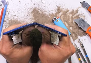 Samsung Galaxy Z Fold7 пережил экстремальный тест на прочность с поджиганием, песком и попыткой выгнуть экран