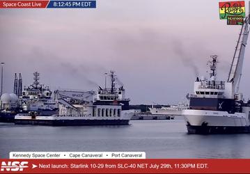 У SpaceX есть не только космические корабли, но и морские суда Doug и Bob: они достают из воды обтекатели ракет