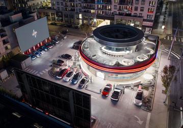 Открыт первый в мире комплекс Tesla Diner: зарядка и ретро-футуризм в Голливуде