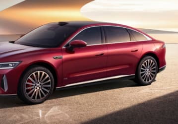 По цене Toyota Camry, но на голову выше в плане техники и оснащения. Стартовали продажи Chery Fulwin A9L: 639 л.с., 2500 км на баке бензина и полный привод – от 19,5 тыс. долларов
