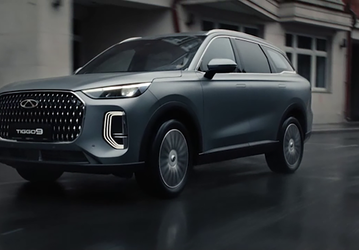 Конкурент Geely Monjaro от Chery подешевел в России на 400 тыс. рублей. Chery снизила стоимость флагманского кроссовера Chery Tiggo 9